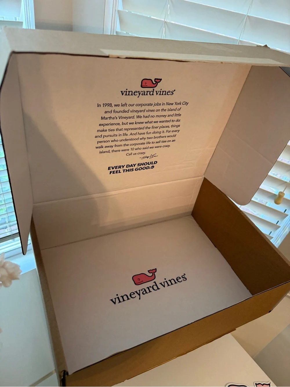 Vineyard Vines shipping box + large whale logo sticker in pink